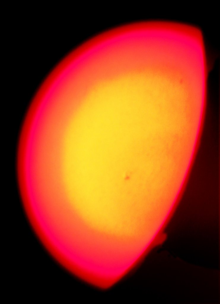 Protuberanze solari. Foto scattata nel novembre del 2004 tramite il telescopio dell'Osservatorio di Monte Zugna, munito di filtro H-alfa. (foto Ochner)